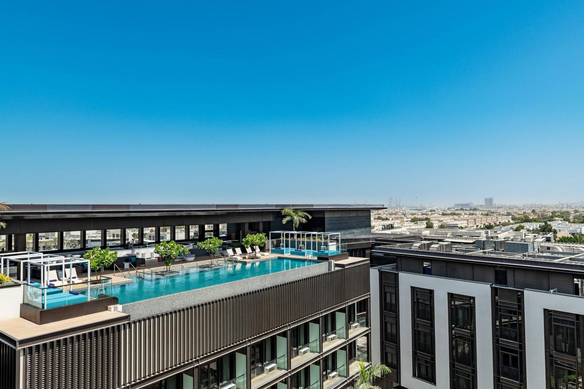 라 빌 호텔&스위트 시티 워크 두바이, 오토그래프 컬렉션 외부 사진 The rooftop pool at the hotel